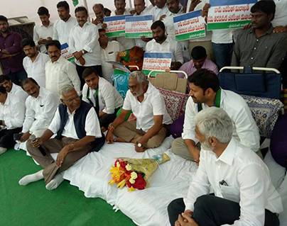 YSR Congress MPs Fast - A Massive Failure?