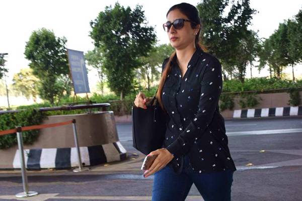 fan Misbehaves With Tabu At Jodhpur Airport-