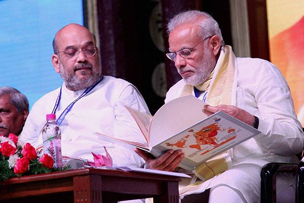 Amit Shah Avoid Sharing Stage With Janardhan Reddy Brothers