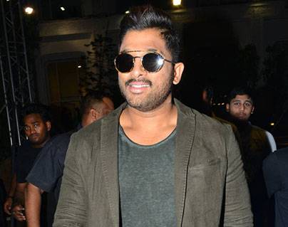 Allu Arjun Fans Threaten the Female Journo with Rape!!!