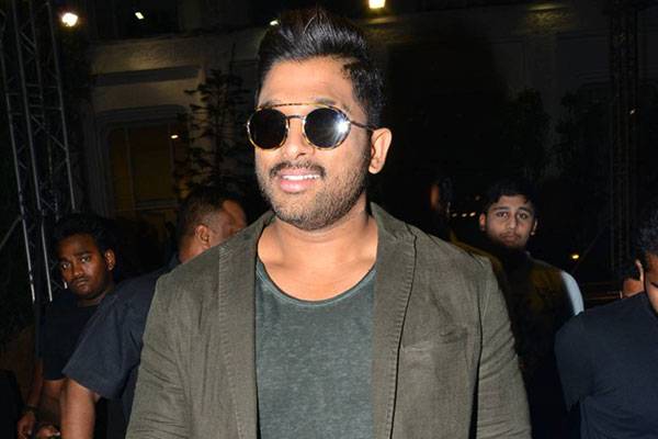 Allu Arjun Fans Threaten the Female Journo with Rape!!!