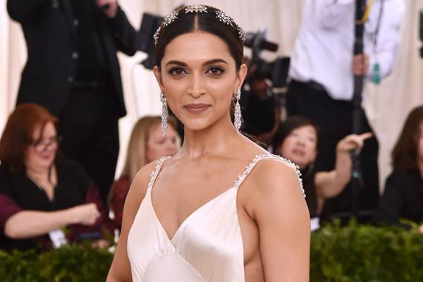 Deepika-Padukone---India’s-First-Female-Superhero-Movie-In-Making