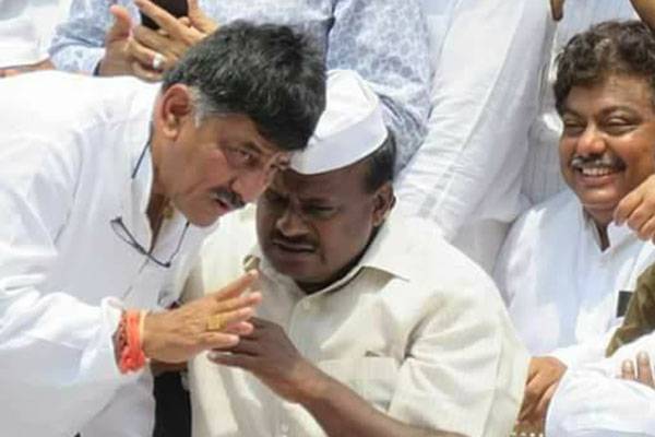KCR and Chandrababu Naidu Offer Shelter for JDS MLA