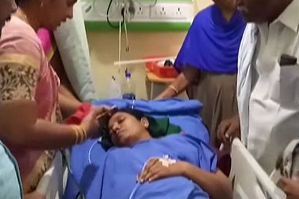 Minister Paritala Sunitha went unconscious After Seeing Chaman Dead Body