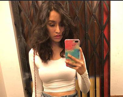 Prabhas' Girlfriend Shraddha Kapoor Clicks Herself in Lift-