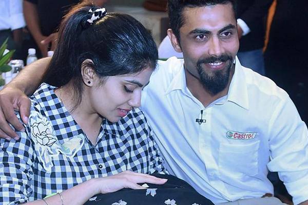 Ravindra Jadeja - Riva Solanki hurt by police constable