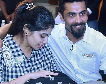Ravindra Jadeja - Riva Solanki hurt by police constable