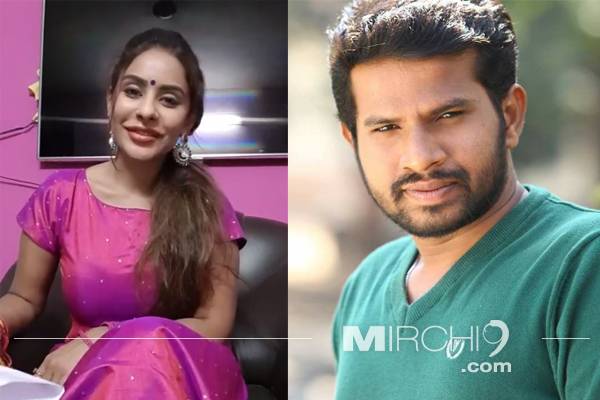 Sri Reddy Fires on Hyper aadhi