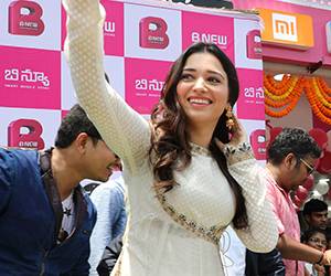Tamannaah Bhatia Launches bnew Mobile Store in Srikakulam