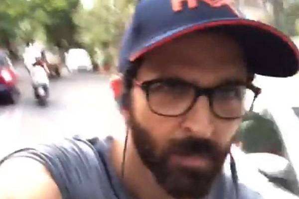 Top Star Hrithik Roshan Trolled for Violating Traffic 