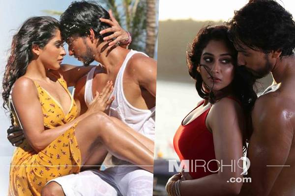 Zero Cuts for Regina Cassandra's Oomph Show?