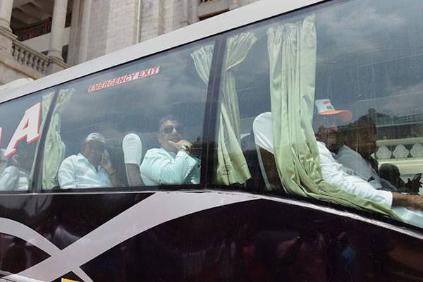 who paid karnataka-mla-bus-expenses