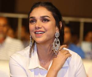Aditi-Rao-Hydari-at-Sammohanam-Pre-Release-Event-Photos