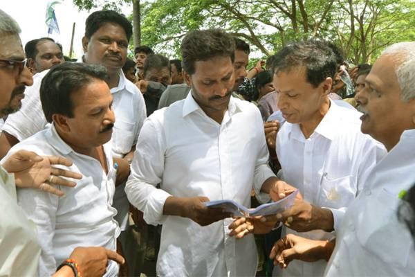 Amaravati-Confusion-for-YS-Jagan
