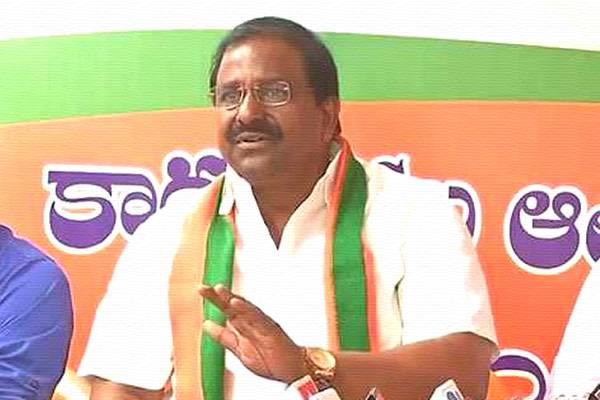 somu-veerraju-comments-on-yalamanchili-sujana-chowdary