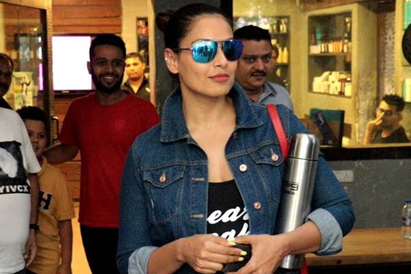 Bipasha Basu Hospitalised-