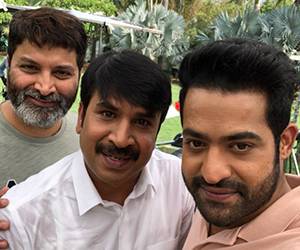 Comedian srinivas reddy with Jr NTR and Trivikram Srinivas