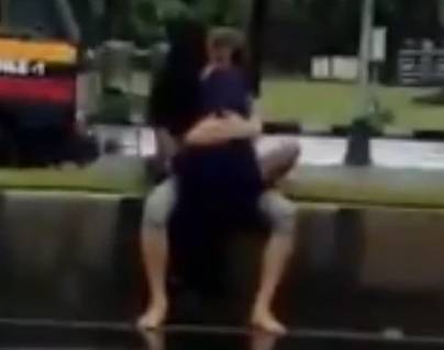 Couple-Caught-Making-out-on-the-City-Main--Road!