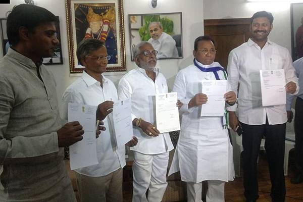 Delay in 5 YSRCP MP resignation acceptance-