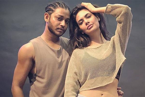 Eesha Gupta Sensuous Dancing Video-