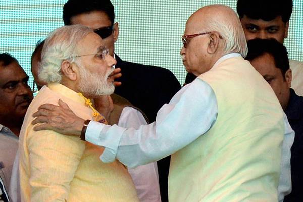 Fear of Losing 2019, Narendra Modi Reaches to Advani-