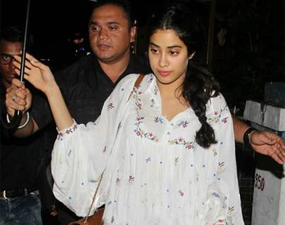 Janhvi Kapoor Forgot to Wear Pants!