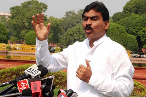 Lagadapati Doing to Chandrababu Naidu What He Used to do for YSR