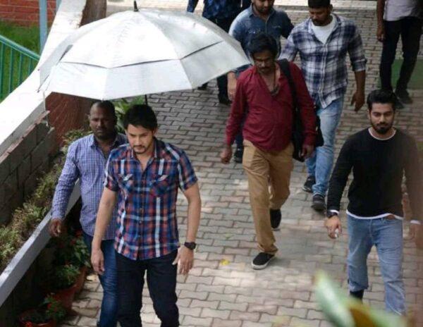 Pic Talk: Mahesh Babu's Final New Look on Sets