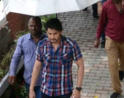 Pic Talk: Mahesh Babu's Final New Look on Sets