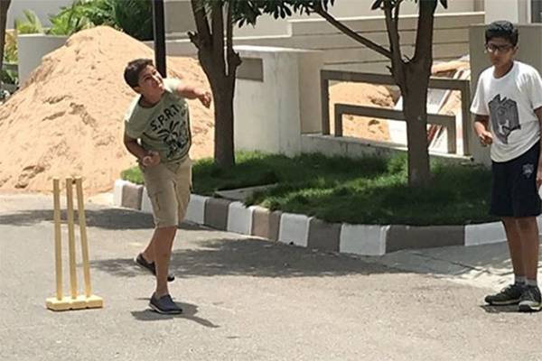 Mahesh Babu Son Gautham - left hand bowlingMahesh Babu Son Gautham - left hand bowling