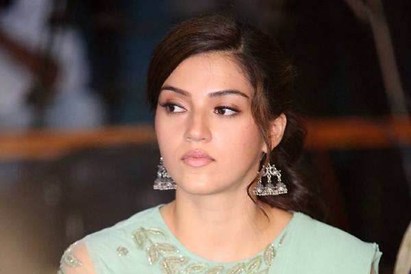 Drunken Men Drive Mehrene Kaur Pirzada to Chennai @Fans Following