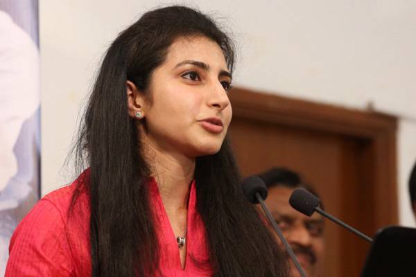 My-Dad-Can't-Act-Off-Screen---Balakrishna's-Daughter