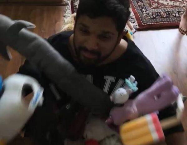 NPS Break Allu Arjun Playing with Toys