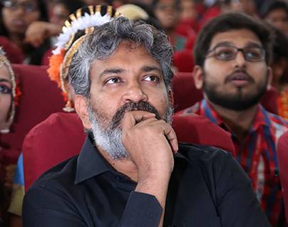 Rajamouli Breaks His Promise, Back to VFX
