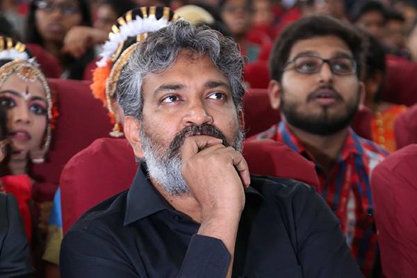 Rajamouli Breaks His Promise, Back to VFX
