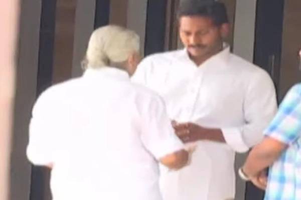 Ramana-Deekshitulu-Meets-YS-Jagan