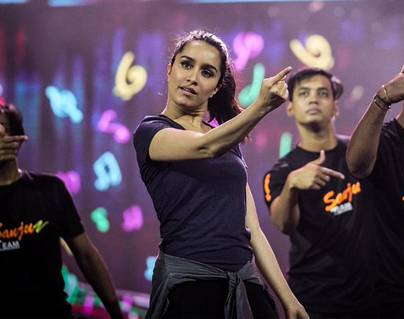 Saaho Girl Shraddha Kapoor's Killer Dance Skills on Stage