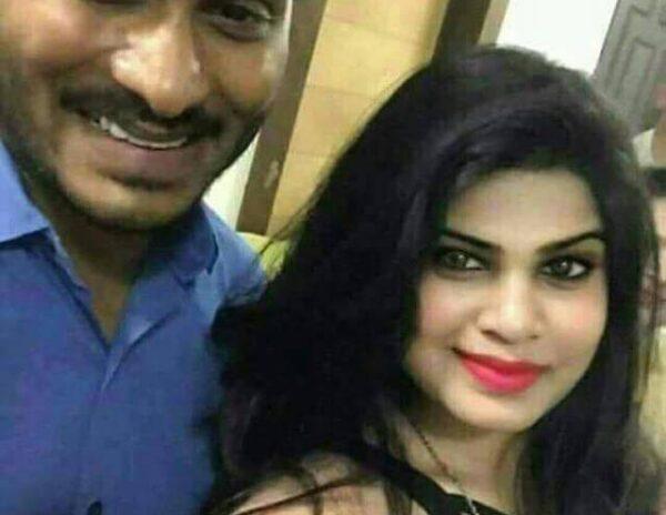 Alekhya Kondapalli responds on selfie with ys jagan