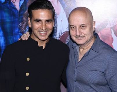Anupam-Kher-Akshay-Kumar