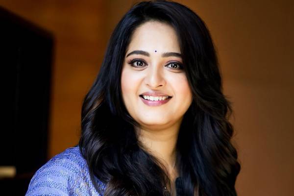Anushka-Shetty-Beats-Ram-Charan-in-a-Different-Way