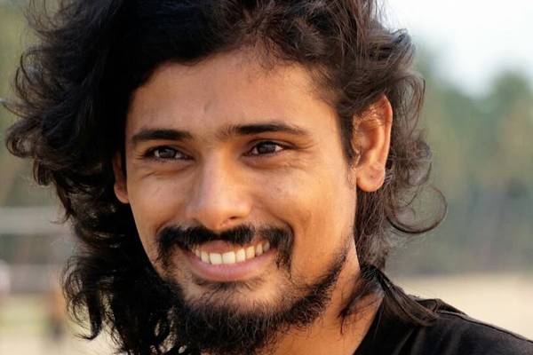 Director-Slapped-for-Hand-on-Navajith-Narayan-Thigh