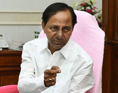 KCR Defends The Ban of Kathi Mahesh and Swami Paripoornanda