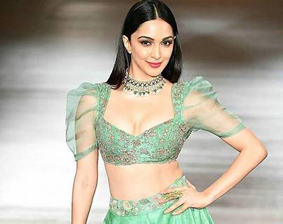 Kiara Advani Hot cleavage show