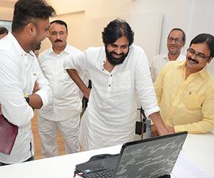 Pawan Kalyan Launches Aatagadhara Siva - Yettaagayya Shiva Song