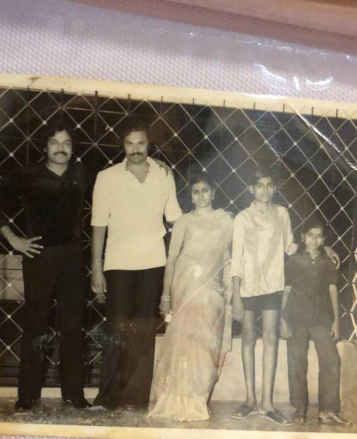 Pawan Kalyan old photo with chiranjeevi naga babu