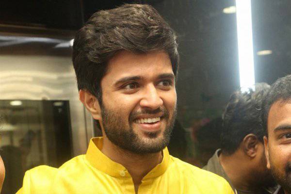 Producer Didn't Find Suitable Girl for Vijay Deverakonda!