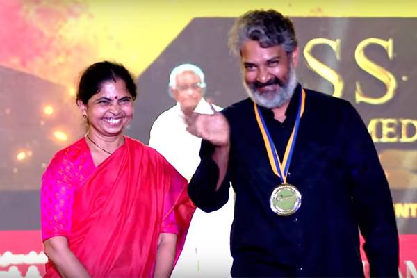 Rajamouli-Calls-His-'Chinni'-on-to-the--Stage
