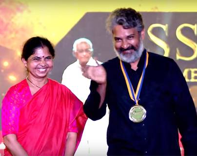 Rajamouli Calls His 'Chinni' on to the Stage