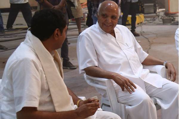 Ramoji-Rao-on-NTR-Biopic-Sets!