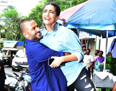Sonam Kapoor Goes All Blushing as Husband Gets Romantic in Public